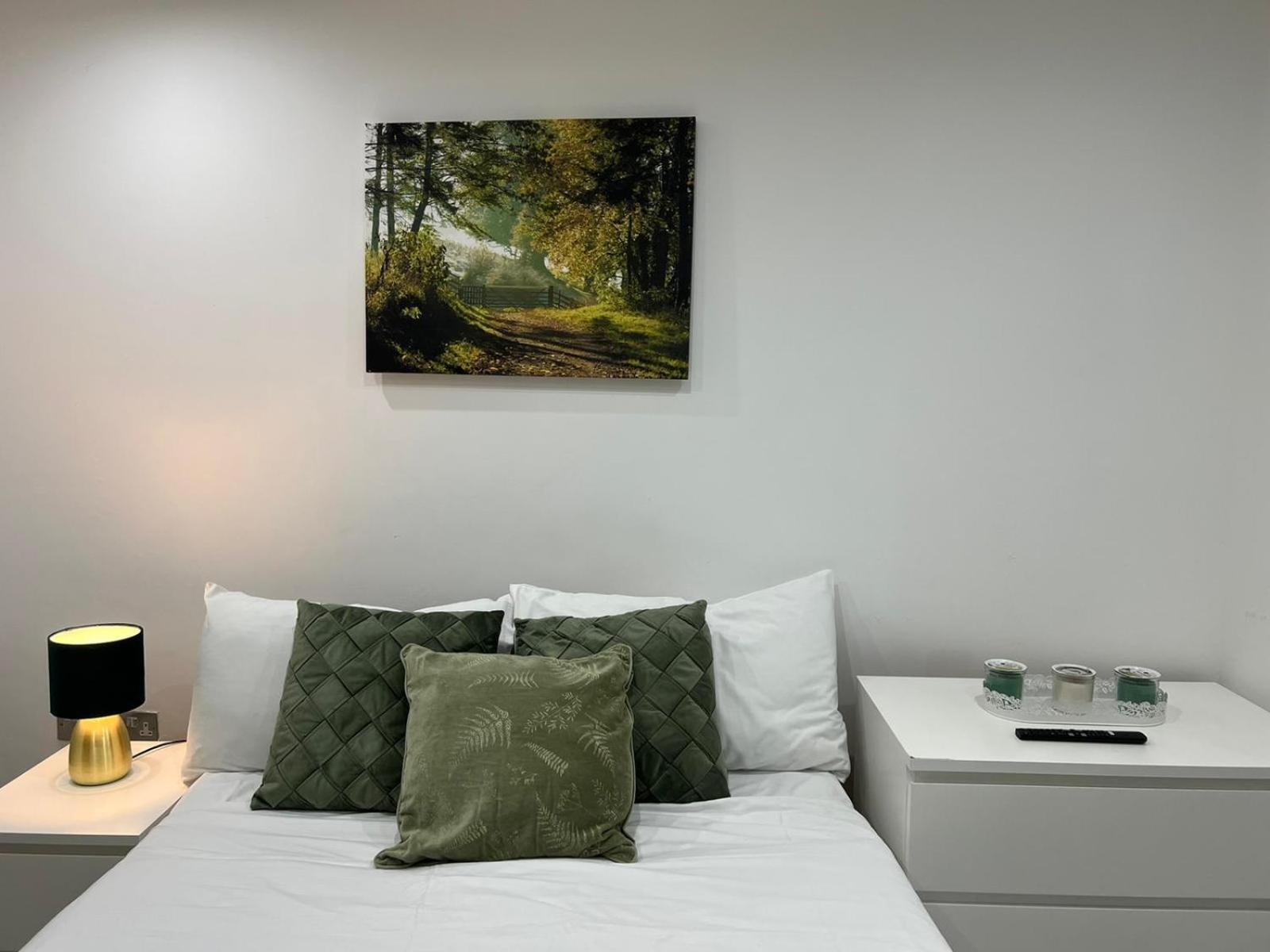 Central Harrow Cozy Apartment With Free Parking Harrow on the Hill Номер фото