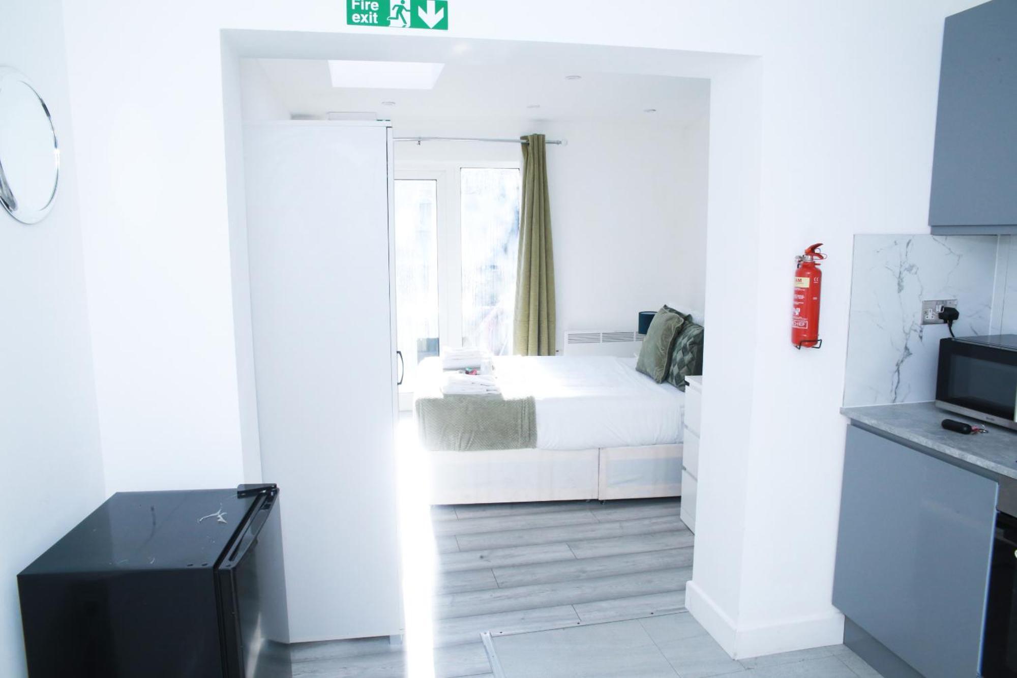 Central Harrow Cozy Apartment With Free Parking Harrow on the Hill Экстерьер фото